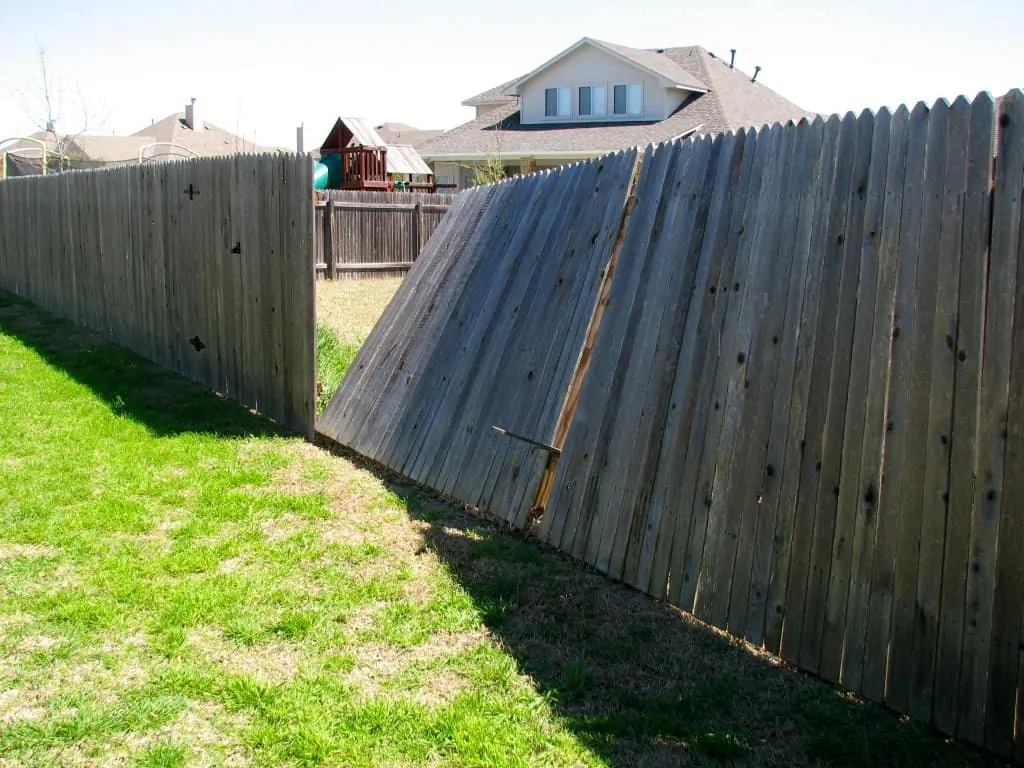 Picking the Best Fence Repair Company: Your Ultimate Guide 1 Picking the Best Fence Repair Company: Your Ultimate Guide