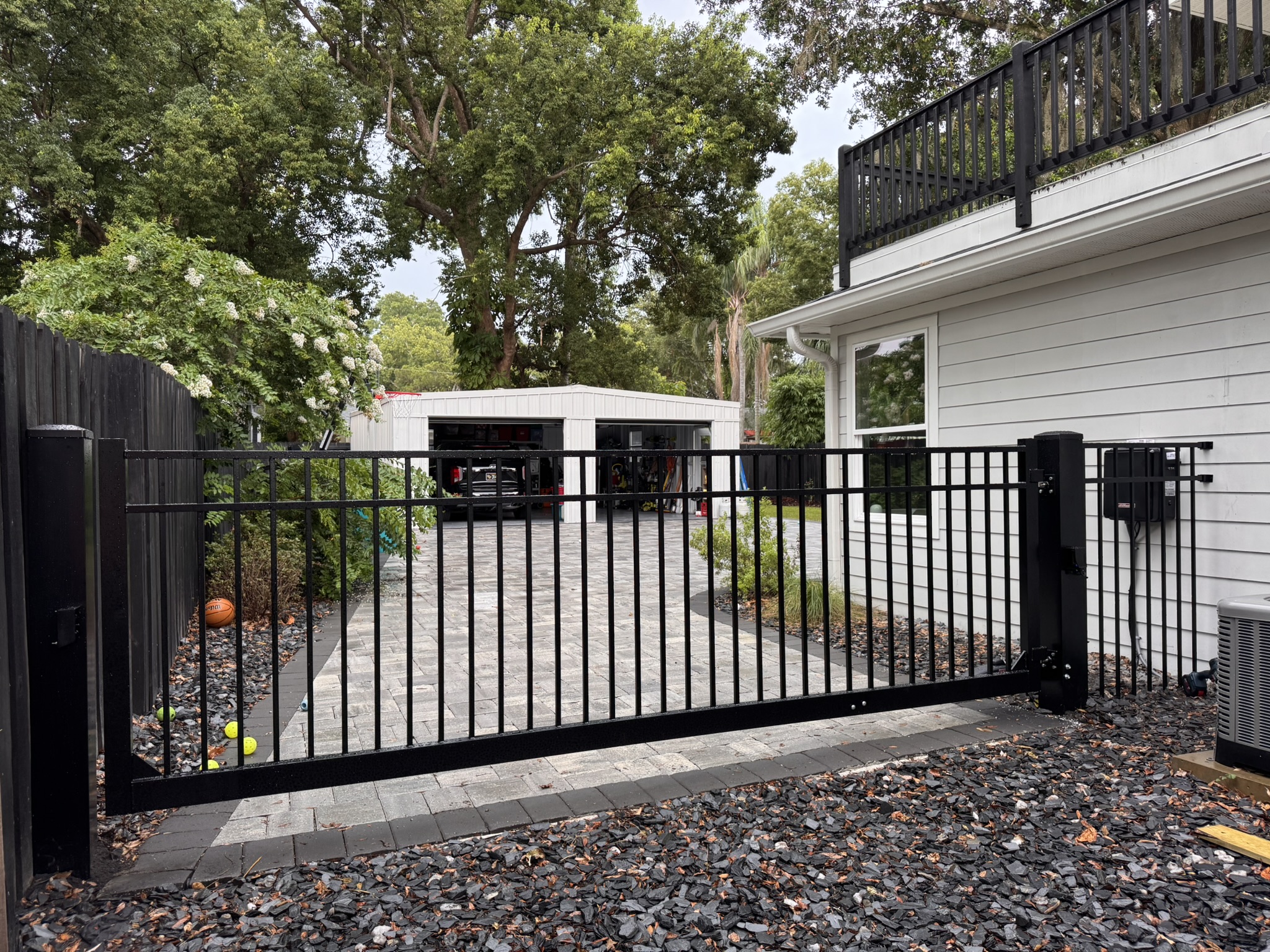 Modern Elegance and Security: Custom Aluminum Estate Gate Installation in Downtown Orlando