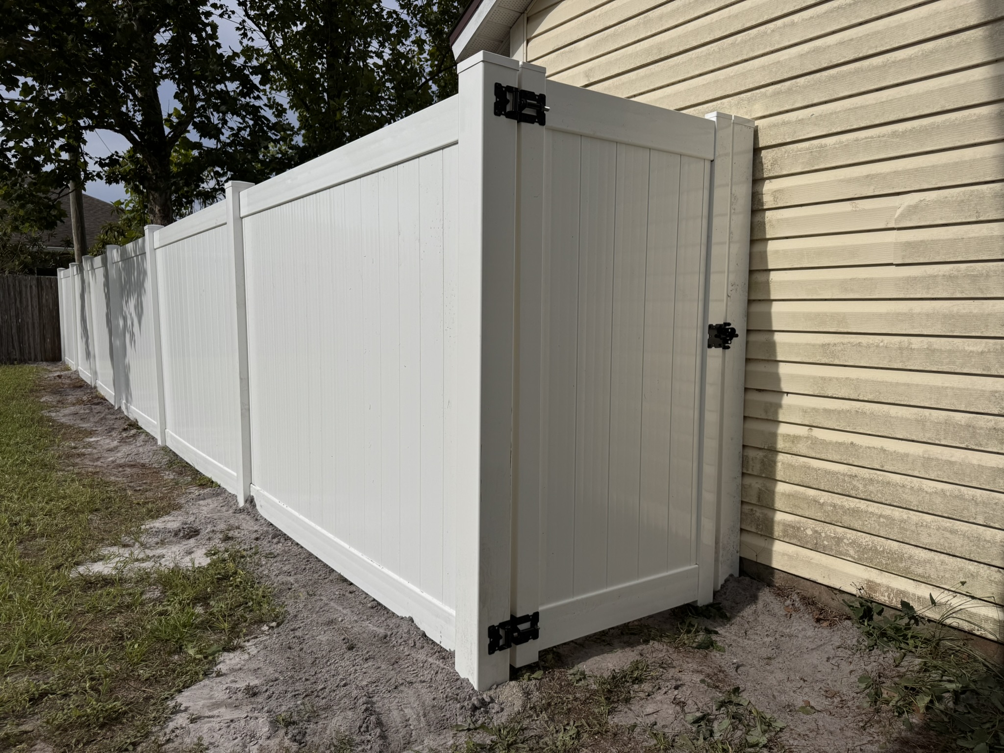 Stunning White Vinyl Fence Installation in Winter Park: Enhancing Privacy and Curb Appeal