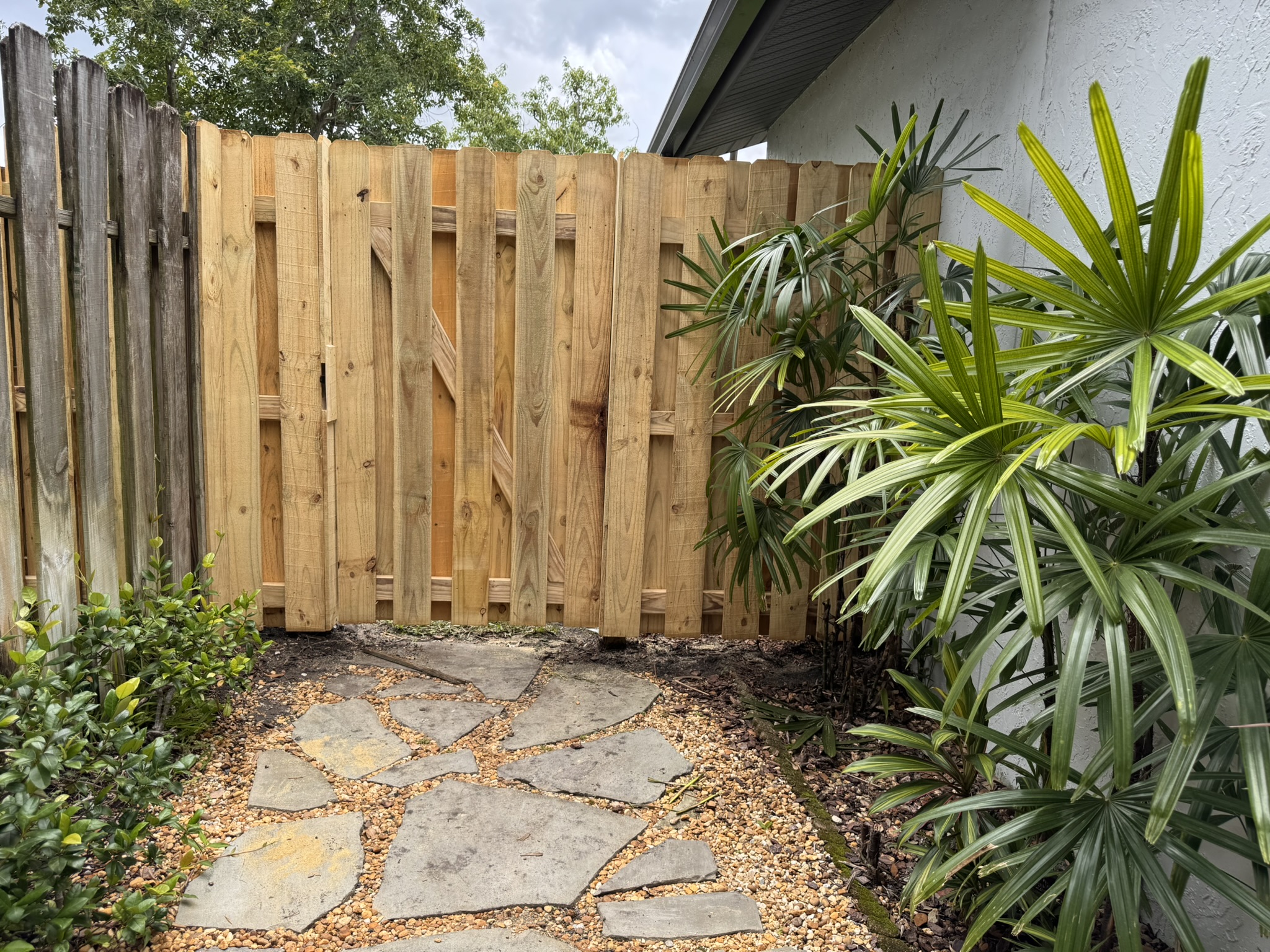 Enhancing Your Orlando Home with a Shadow Box Wood Fence: Privacy Meets Florida Airflow