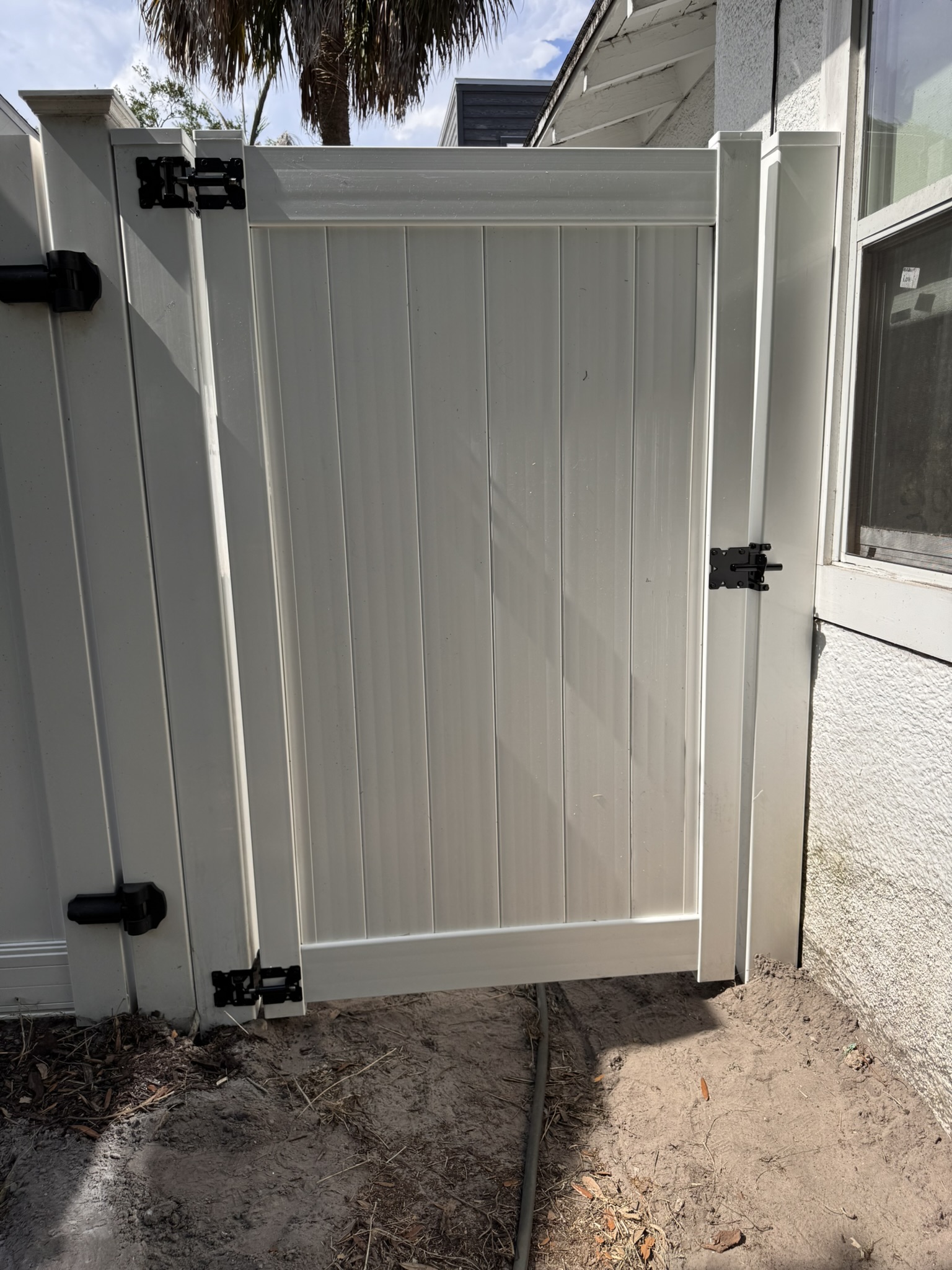 Enhancing Curb Appeal: Professional White Vinyl Gate Installation in Winter Park