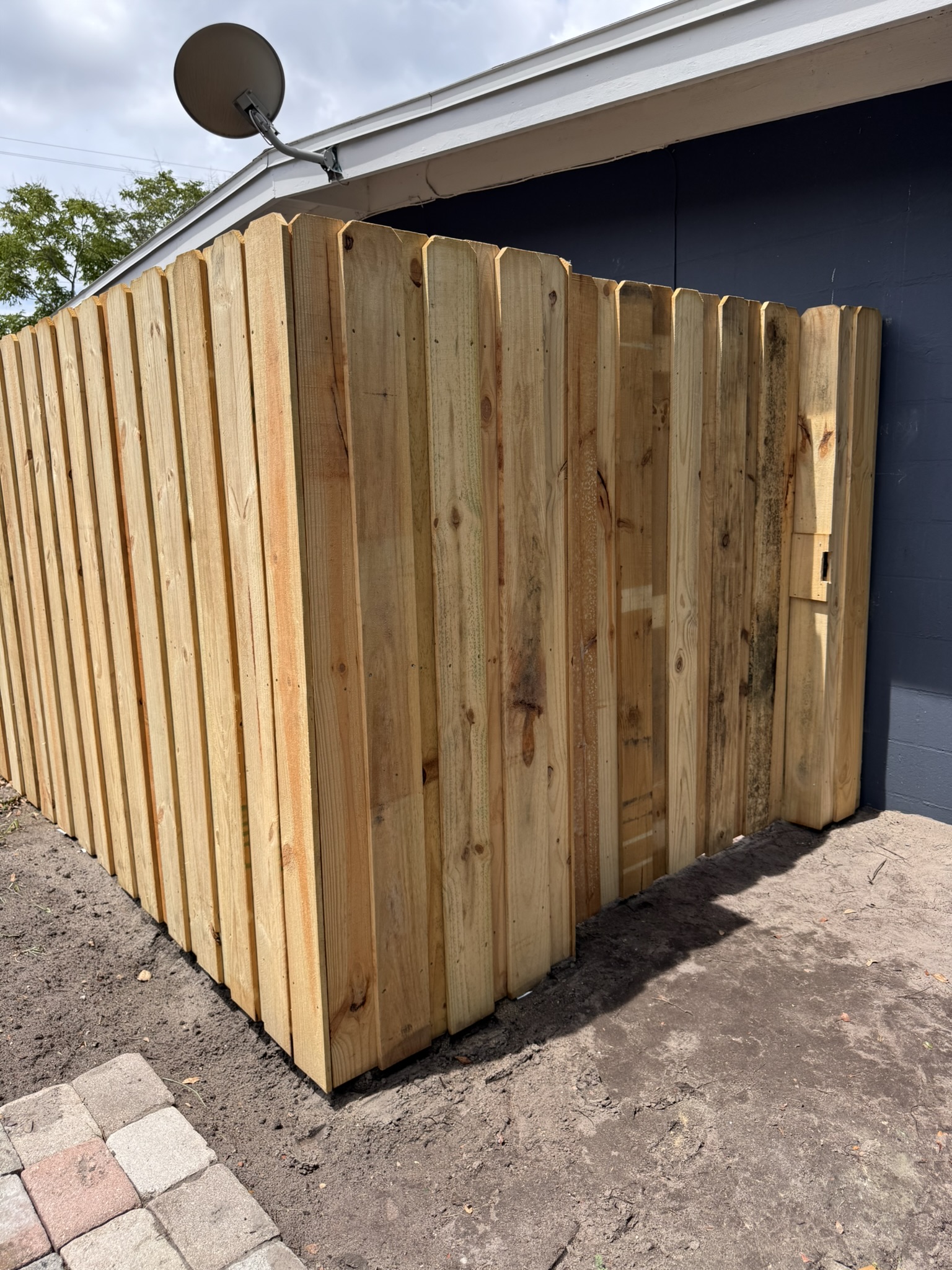 Custom Board-on-Board Wood Fence Installation in Orlando: The Ultimate Choice for Privacy and Durability